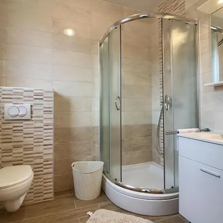 Banjole-marisol Villas: Beachfront Complex With Private Pools * Banjole