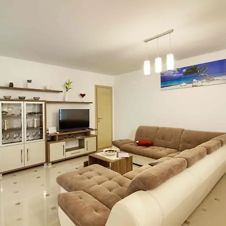 Banjole-marisol Villas: Beachfront Complex With Private Pools Villa