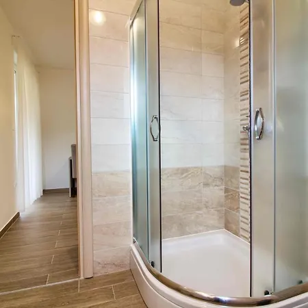 Banjole-marisol Villas: Beachfront Complex With Private Pools Banjole