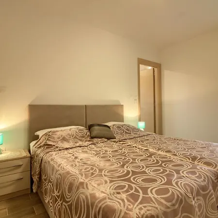 Banjole-marisol Villas: Beachfront Complex With Private Pools Banjole