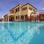 Complex Of 2 Banjole-marisol With 2 Private Pools For Up To 20 Persons Only 200m From The - Wiibuk