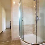 Complex Of 2 Banjole-marisol With 2 Private Pools For Up To 20 Persons Only 200m From The - Wiibuk Banjole