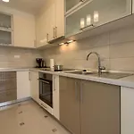 Complex Of 2 Banjole-marisol With 2 Private Pools For Up To 20 Persons Only 200m From The - Wiibuk Villa Banjole
