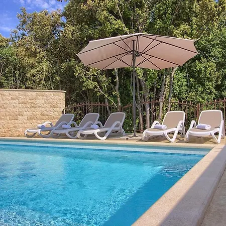 Complex Of 2 Banjole-marisol With 2 Private Pools For Up To 20 Persons Only 200m From The - Wiibuk Villa Banjole