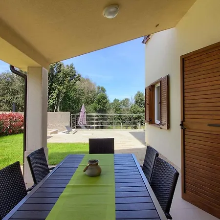 Villa Complex Of 2 Banjole-marisol With 2 Private Pools For Up To 20 Persons Only 200m From The - Wiibuk